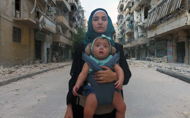 For Sama: la vita di madre e figlia sotto le bombe di Aleppo