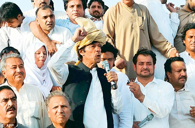 Imran Khan: un playboy alla corte dei Talebani